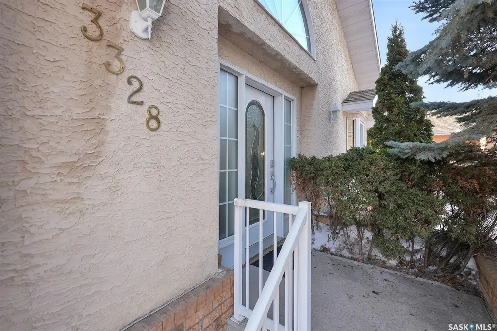 3328 Lakeshore Court Regina SK S4S 7H8