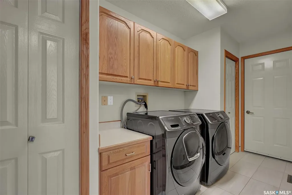 3328 Lakeshore Court Regina SK S4S 7H8