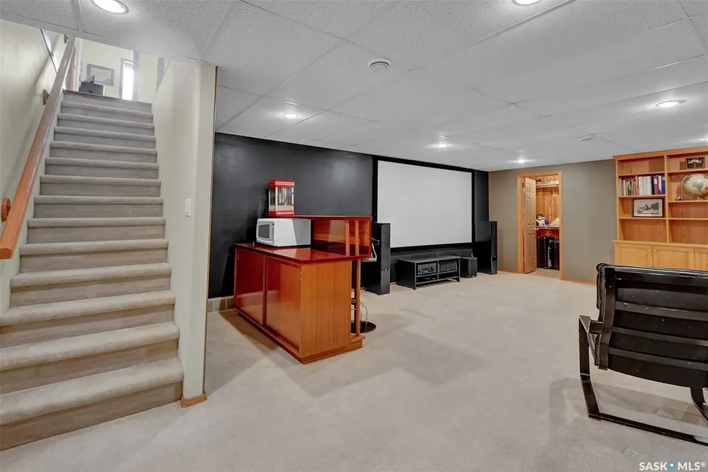 3328 Lakeshore Court Regina SK S4S 7H8