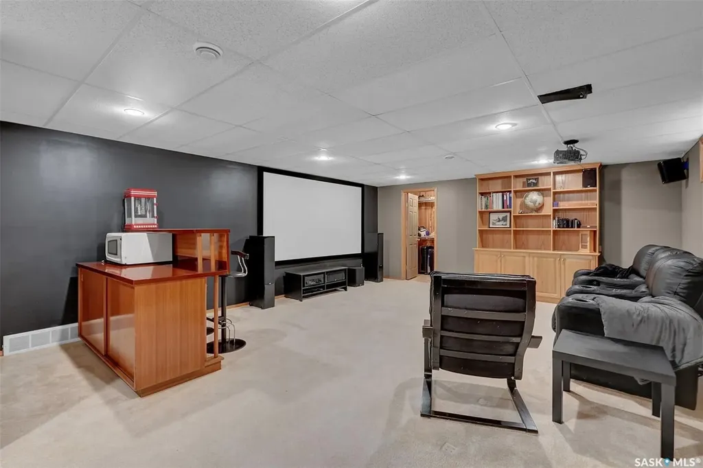 3328 Lakeshore Court Regina SK S4S 7H8