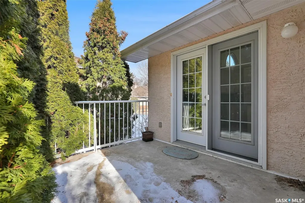 3328 Lakeshore Court Regina SK S4S 7H8