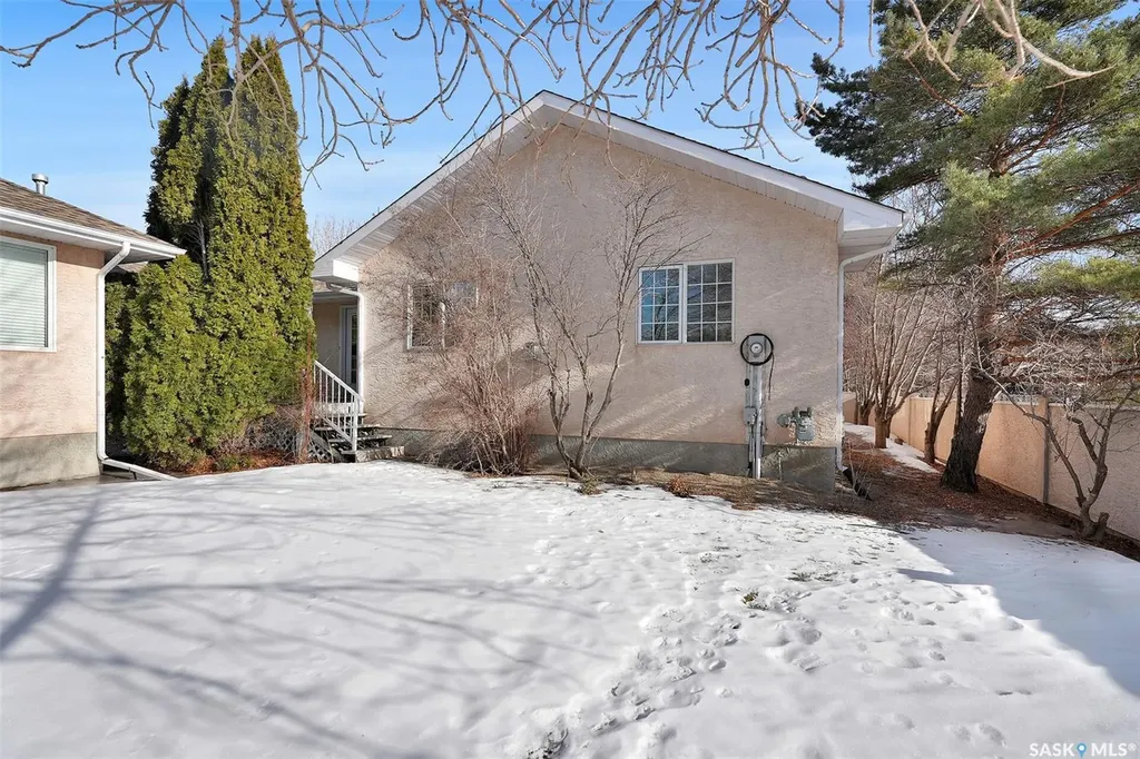 3328 Lakeshore Court Regina SK S4S 7H8