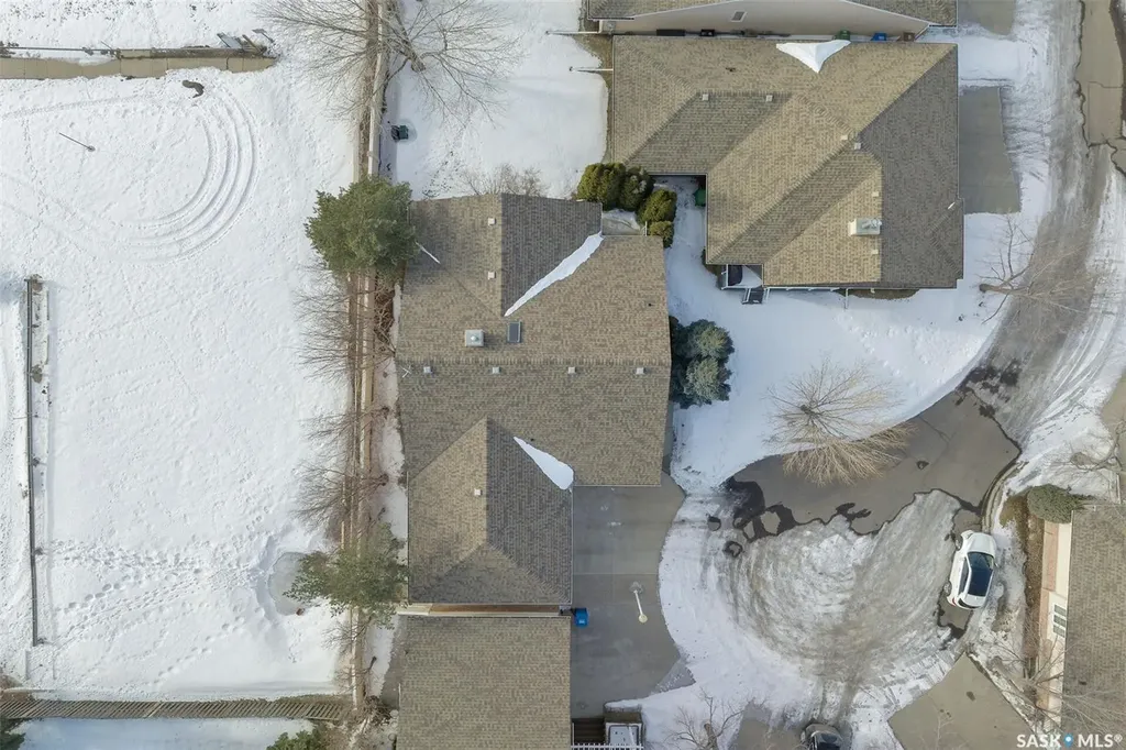 3328 Lakeshore Court Regina SK S4S 7H8