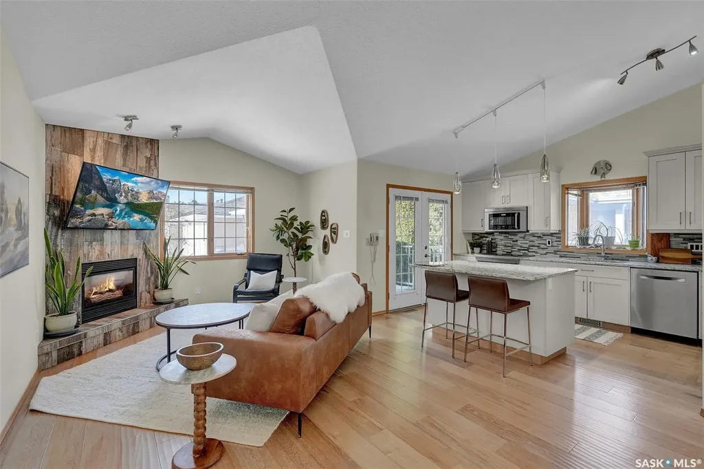 3328 Lakeshore Court Regina SK S4S 7H8