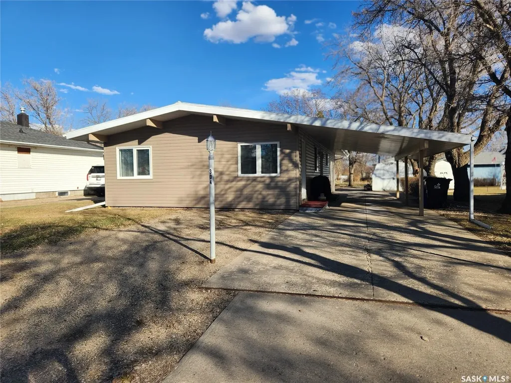 304 Second Avenue E Lampman SK S0C 1N0