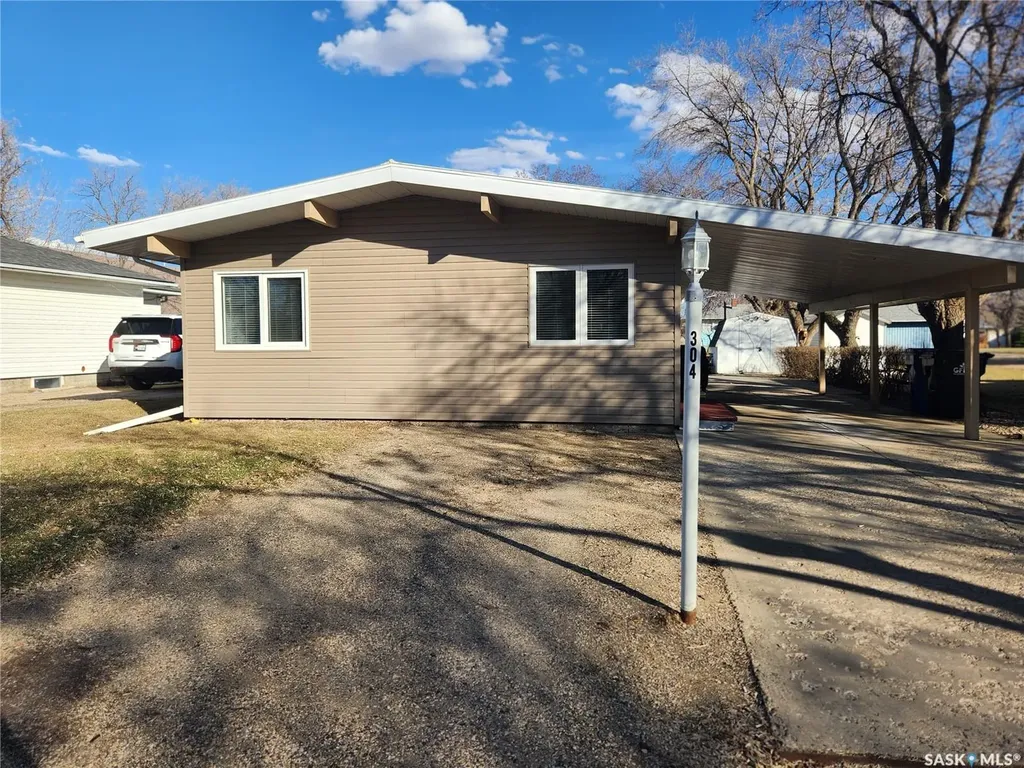 304 Second Avenue E Lampman SK S0C 1N0