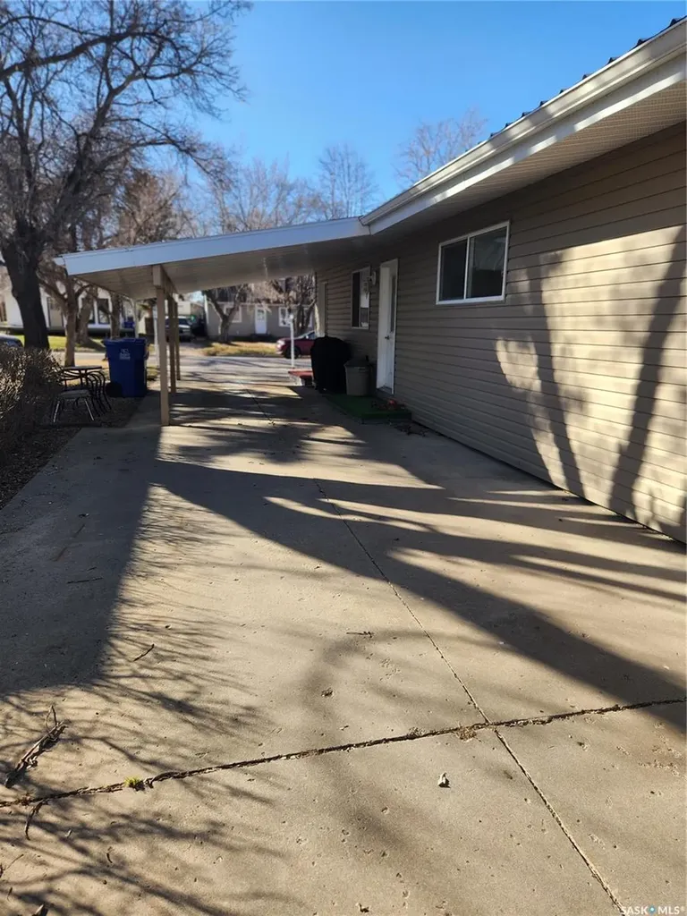 304 Second Avenue E Lampman SK S0C 1N0