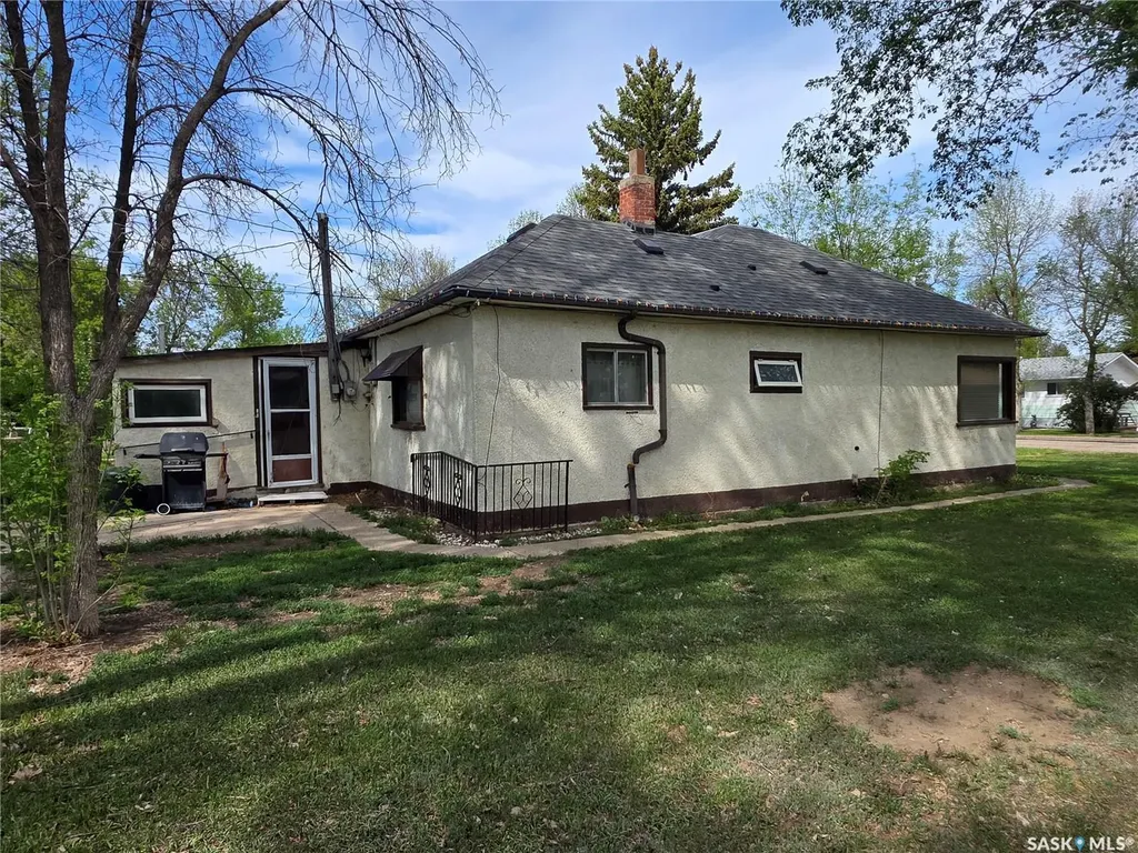 5460 Kings Avenue Gull Lake SK S0N 1A0