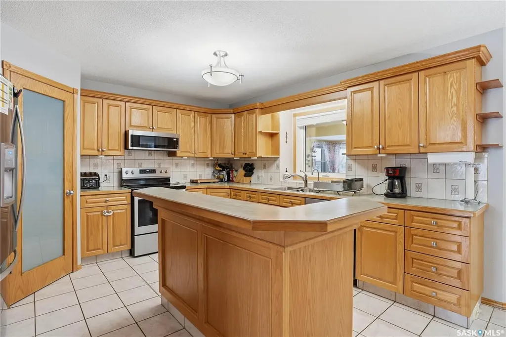 3148 Wimbledon Bay Regina SK S4V 2Y6