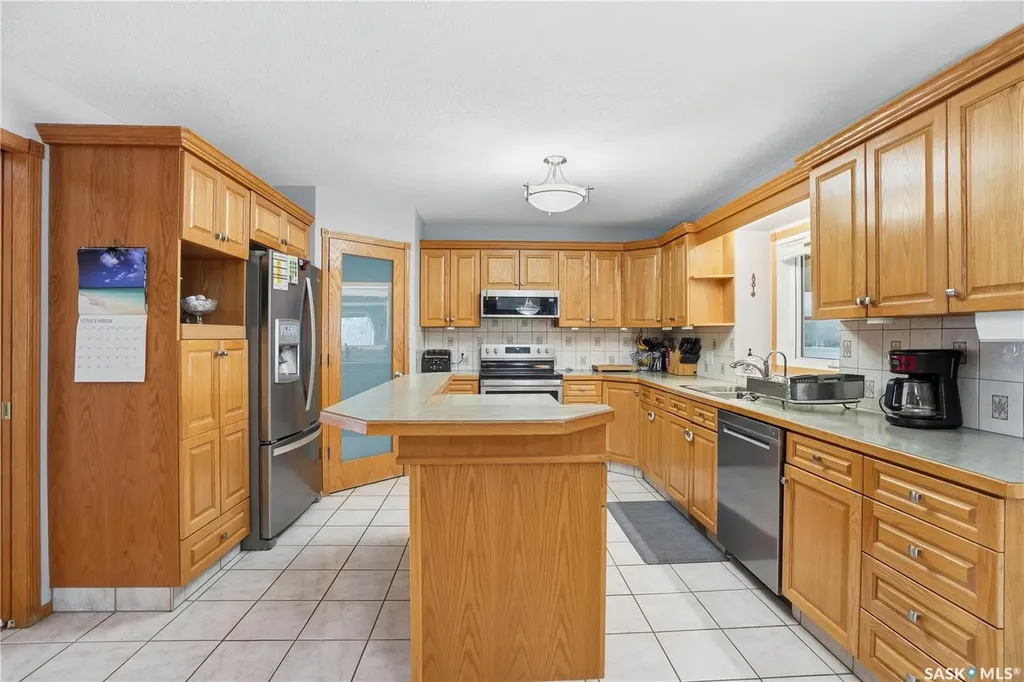 3148 Wimbledon Bay Regina SK S4V 2Y6