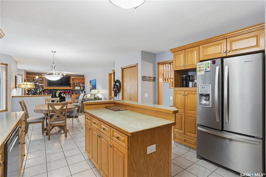 3148 Wimbledon Bay Regina SK S4V 2Y6
