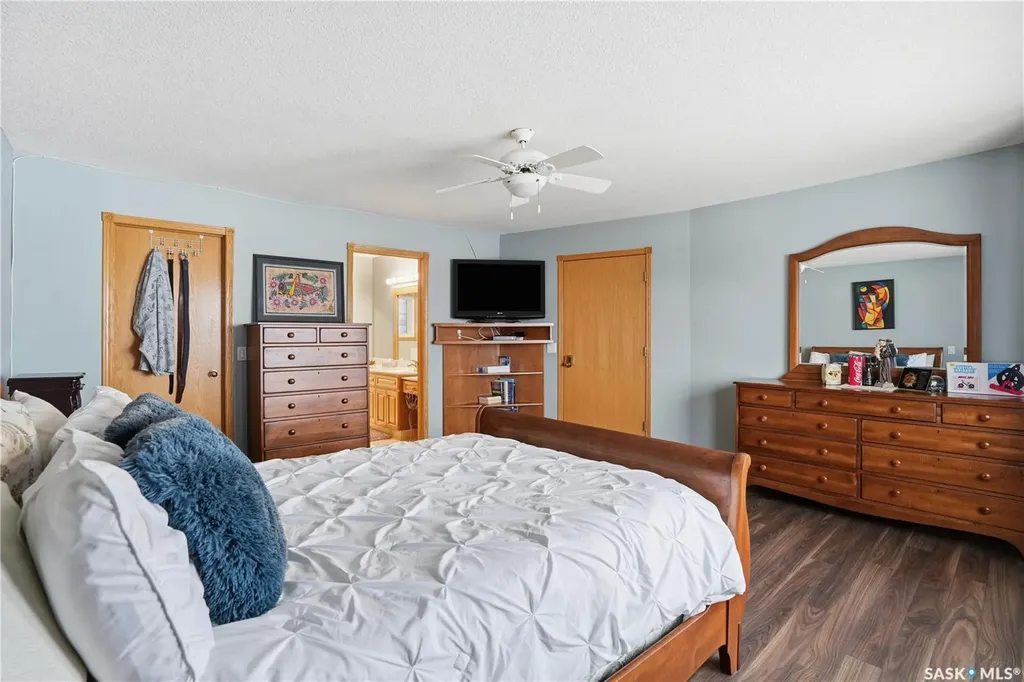3148 Wimbledon Bay Regina SK S4V 2Y6
