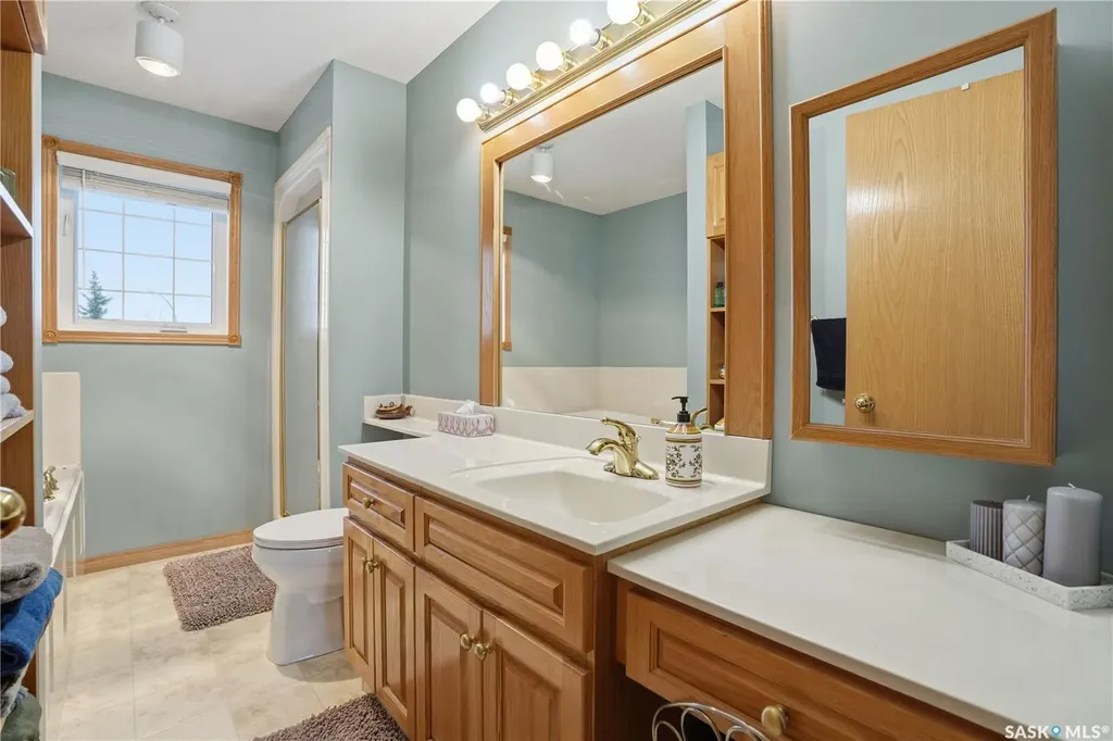 3148 Wimbledon Bay Regina SK S4V 2Y6