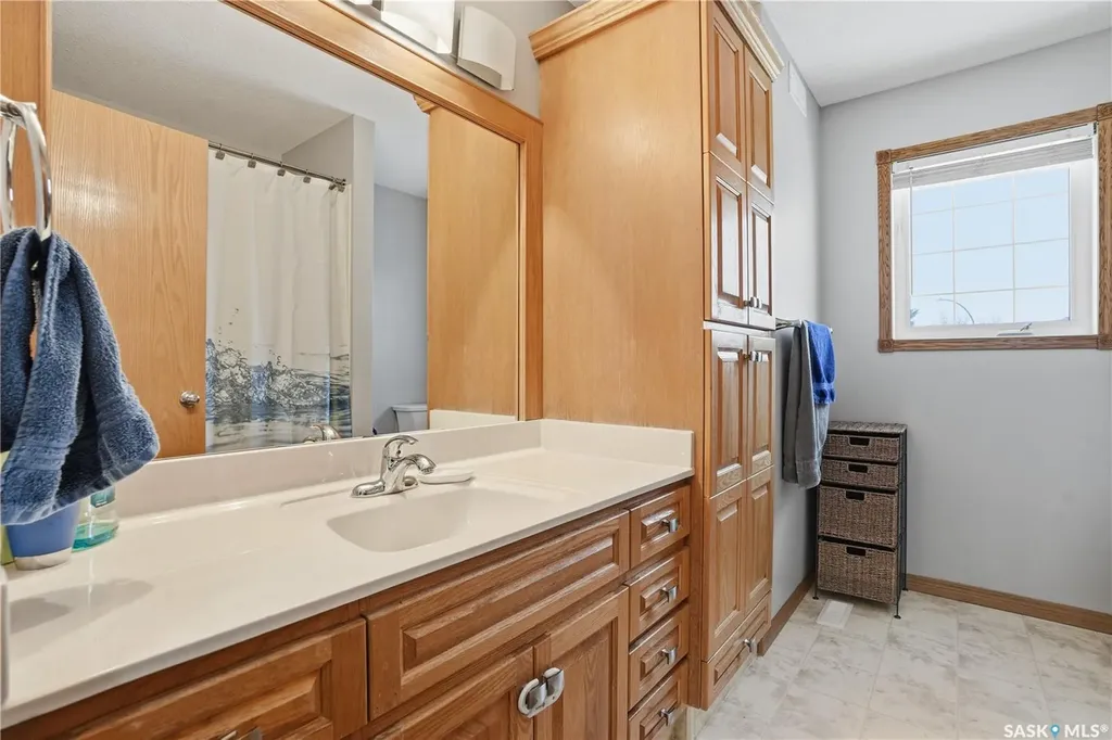3148 Wimbledon Bay Regina SK S4V 2Y6