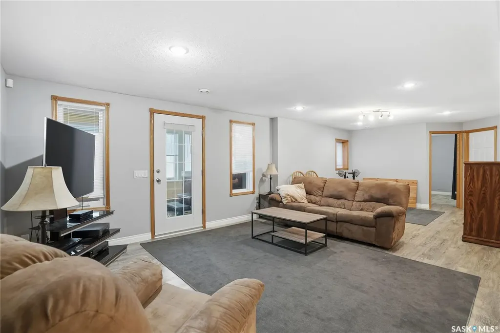 3148 Wimbledon Bay Regina SK S4V 2Y6