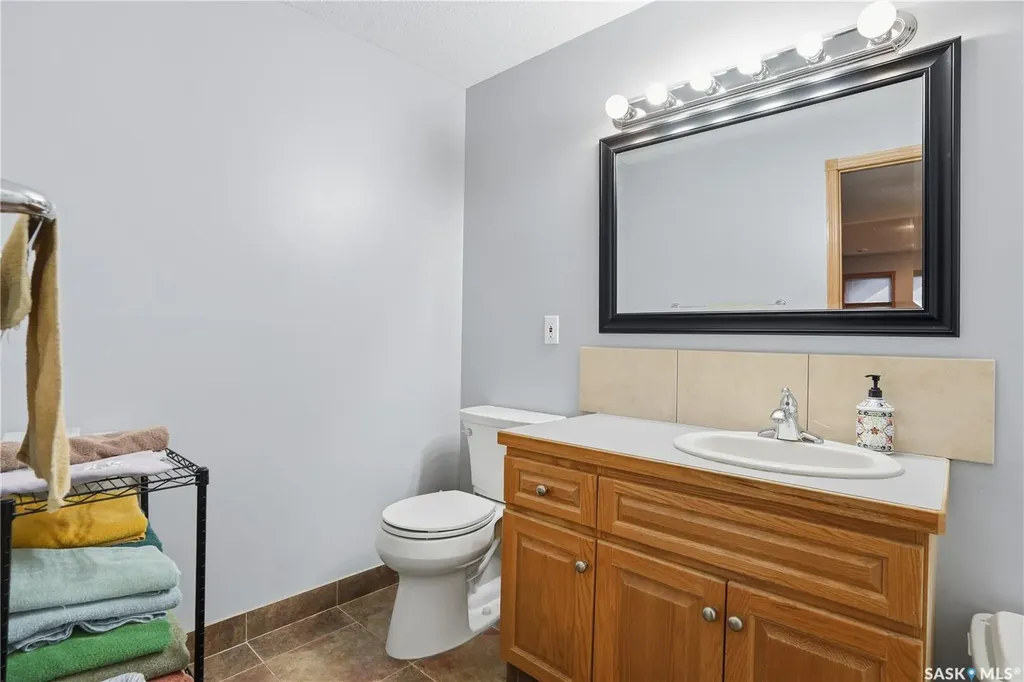 3148 Wimbledon Bay Regina SK S4V 2Y6