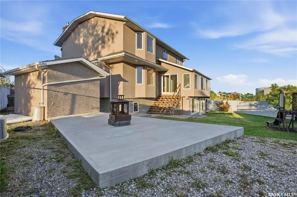3148 Wimbledon Bay Regina SK S4V 2Y6