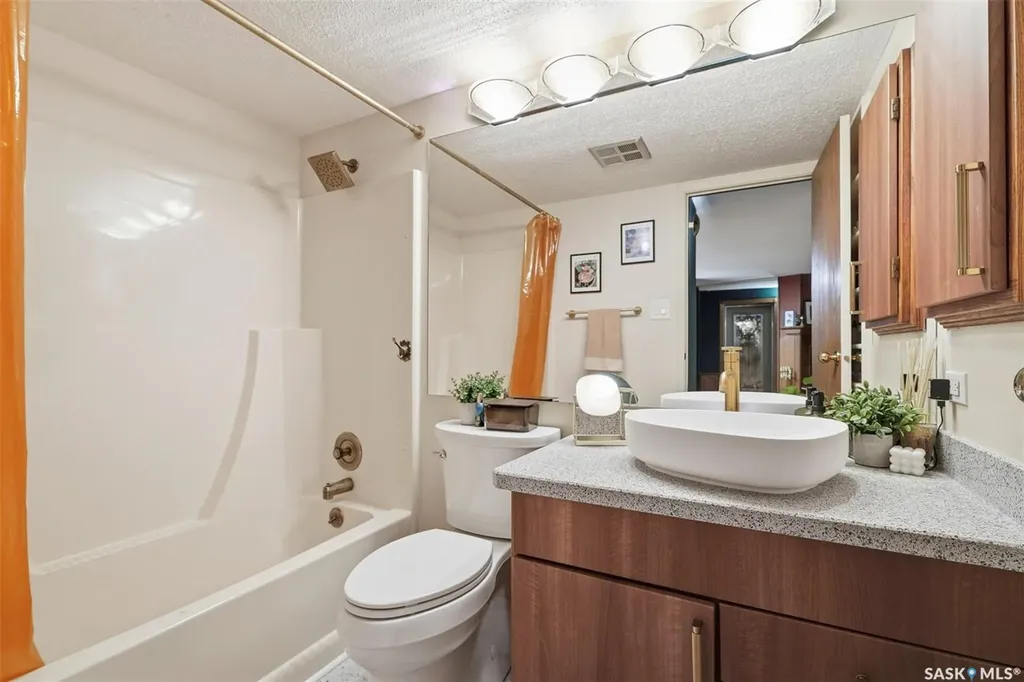 222 Saskatchewan Crescent E Saskatoon SK S7N 0K6