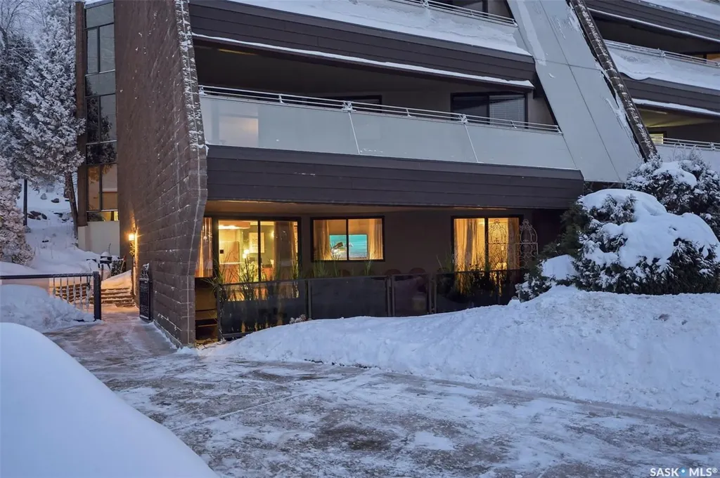 222 Saskatchewan Crescent E Saskatoon SK S7N 0K6