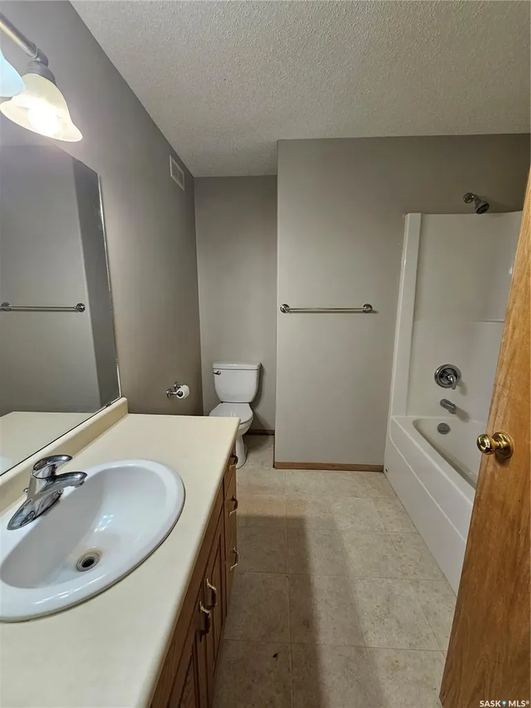297 5th Avenue E Unity SK S0K 4L0