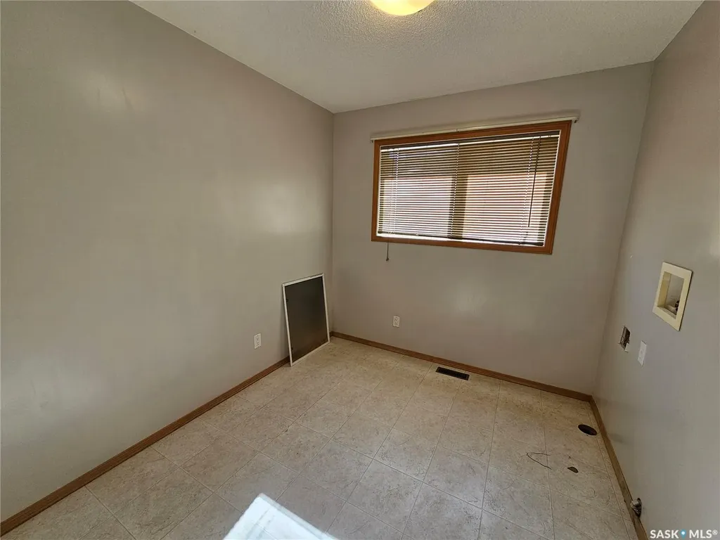 297 5th Avenue E Unity SK S0K 4L0