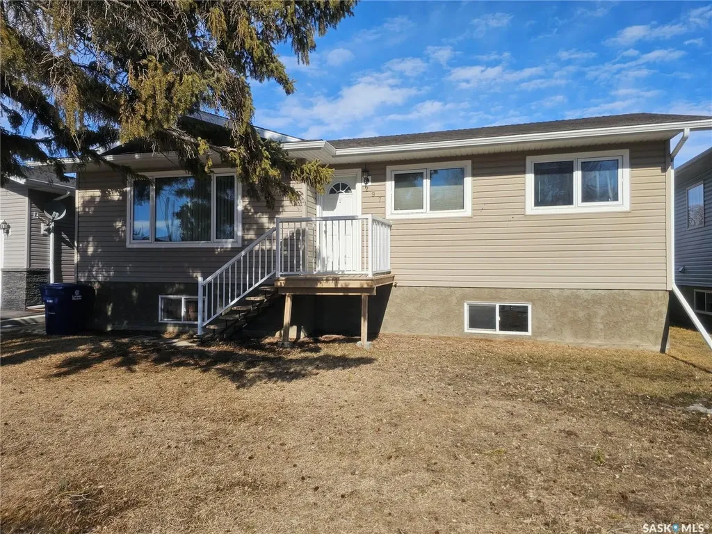 297 5th Avenue E Unity SK S0K 4L0