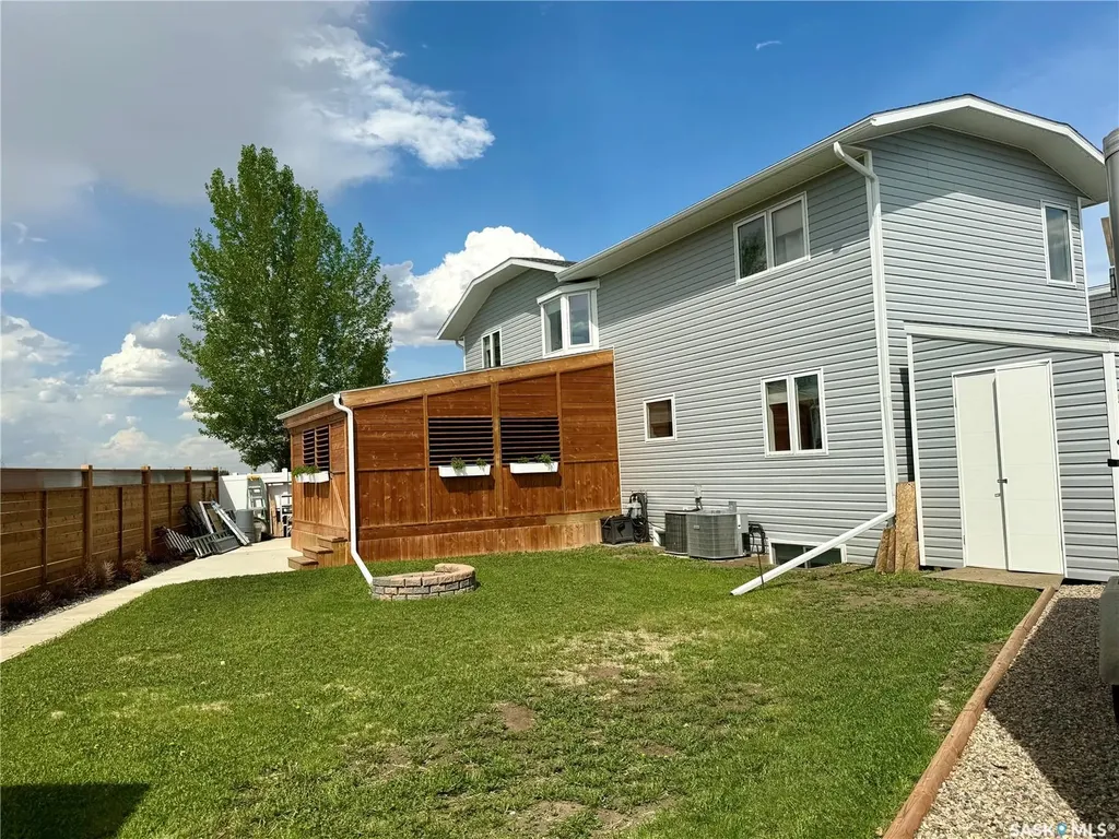 24 Hahn Crescent Kindersley SK S0L 1S1