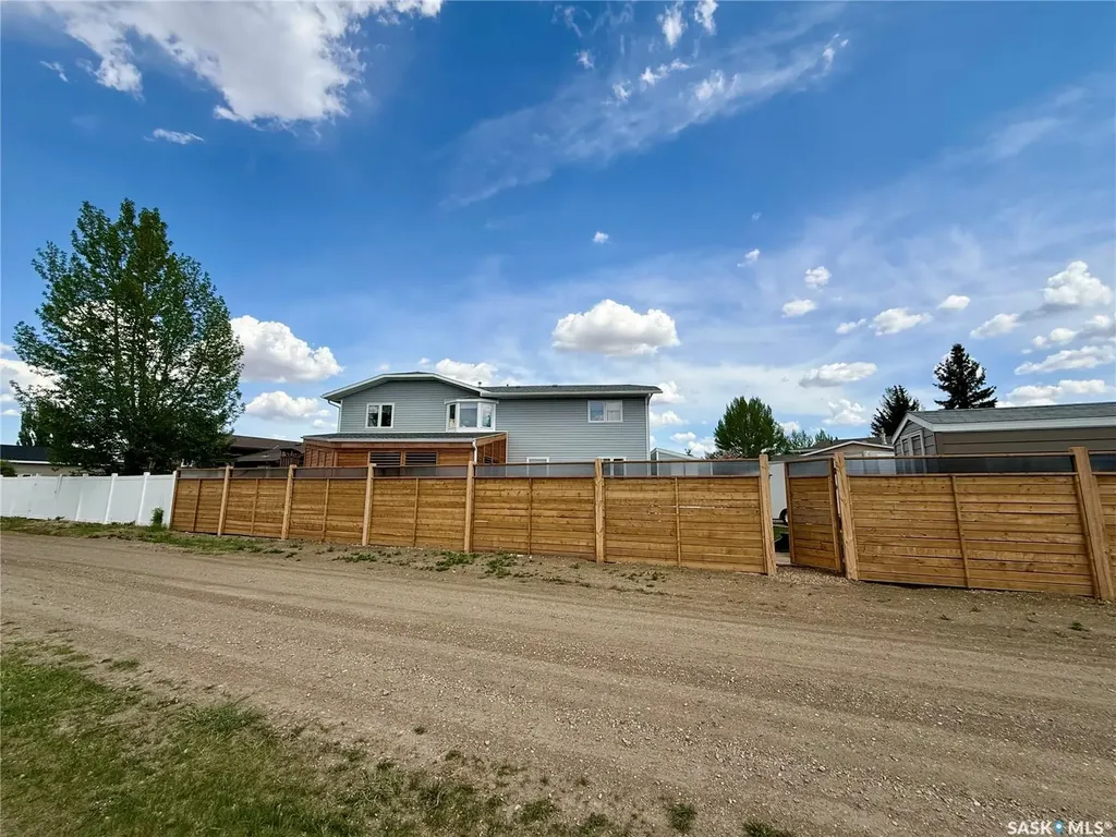 24 Hahn Crescent Kindersley SK S0L 1S1