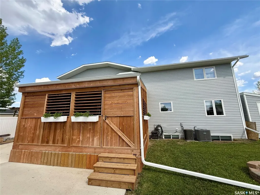 24 Hahn Crescent Kindersley SK S0L 1S1