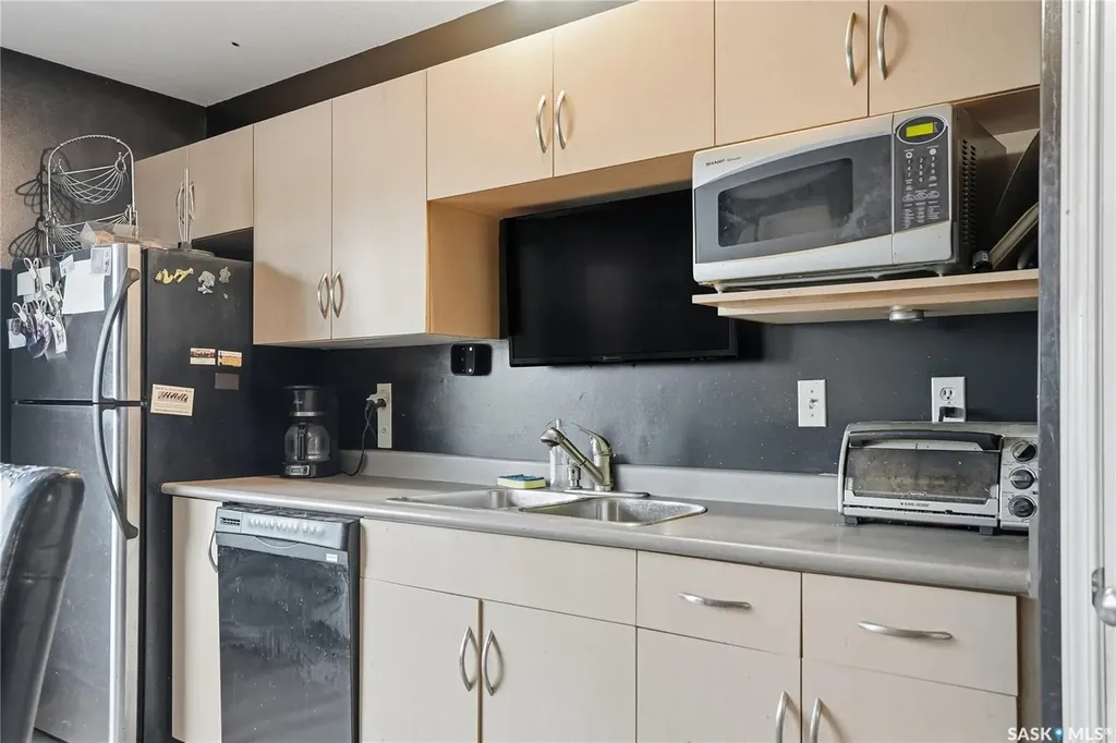 802 K Avenue N Saskatoon SK S7L 2N1