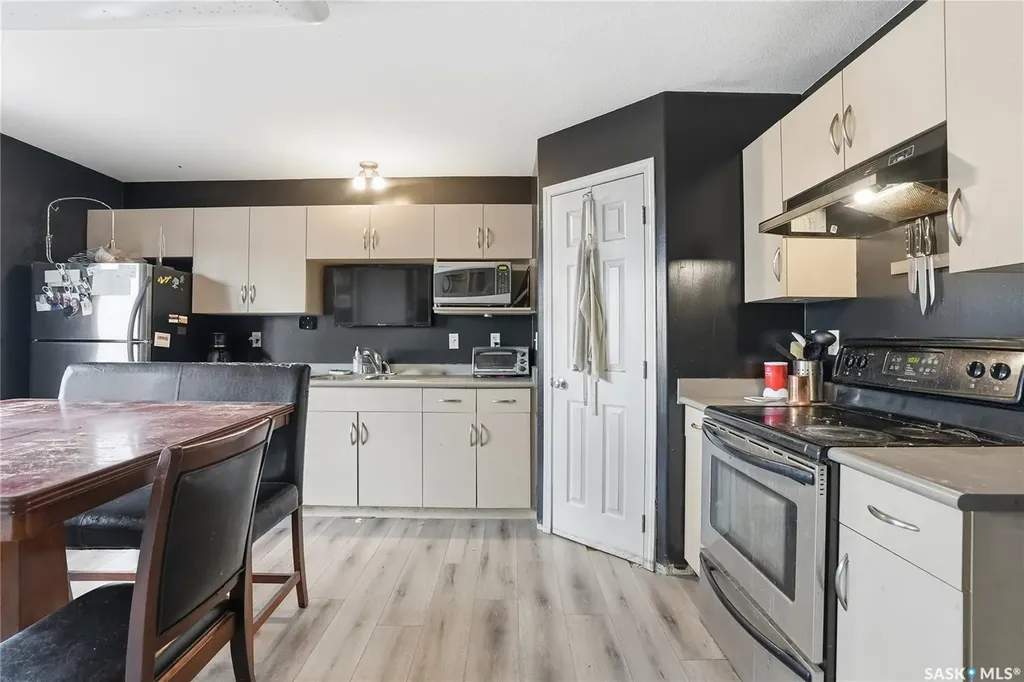 802 K Avenue N Saskatoon SK S7L 2N1
