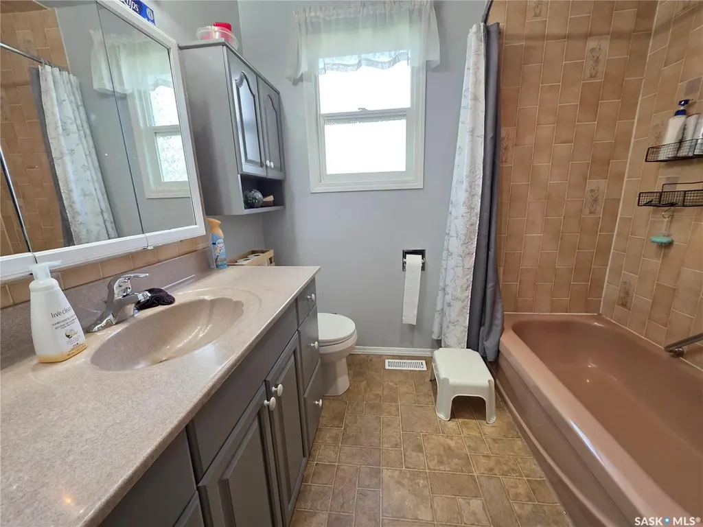 520 Dennis Street Herbert SK S0H 2A0
