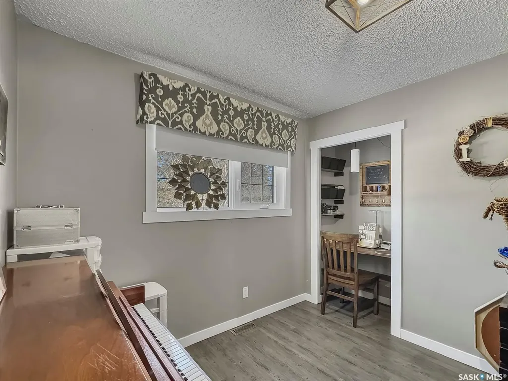 17 4th Avenue E Neilburg SK S0M 2C0