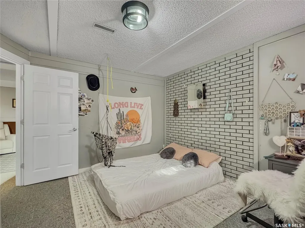 17 4th Avenue E Neilburg SK S0M 2C0