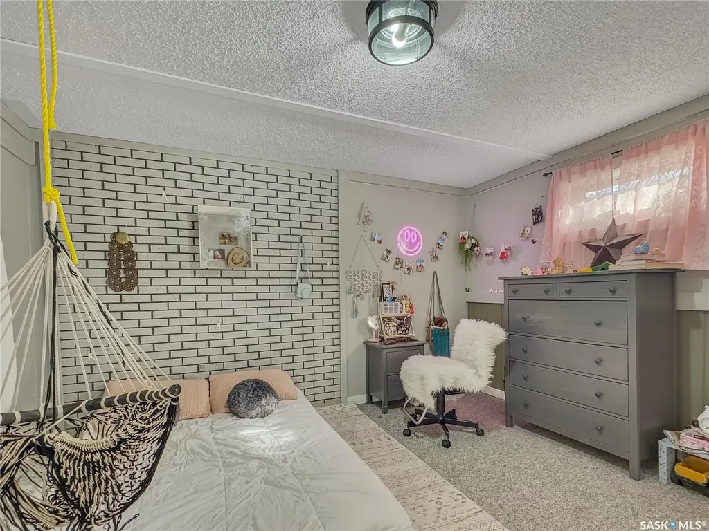 17 4th Avenue E Neilburg SK S0M 2C0