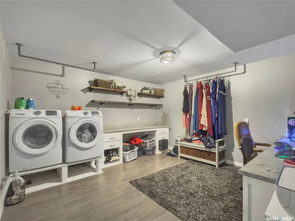 17 4th Avenue E Neilburg SK S0M 2C0