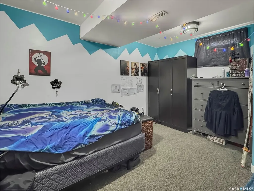 17 4th Avenue E Neilburg SK S0M 2C0