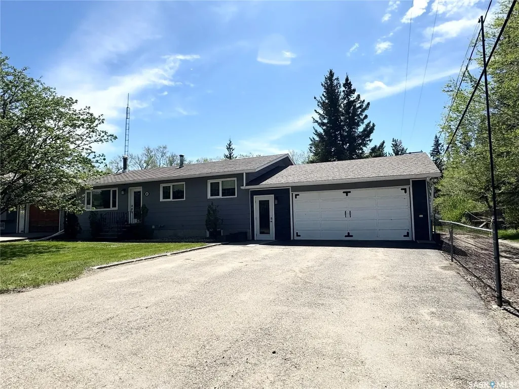 17 4th Avenue E Neilburg SK S0M 2C0