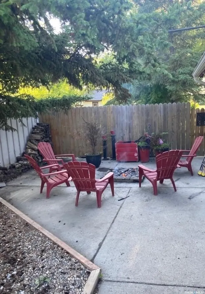 17 4th Avenue E Neilburg SK S0M 2C0
