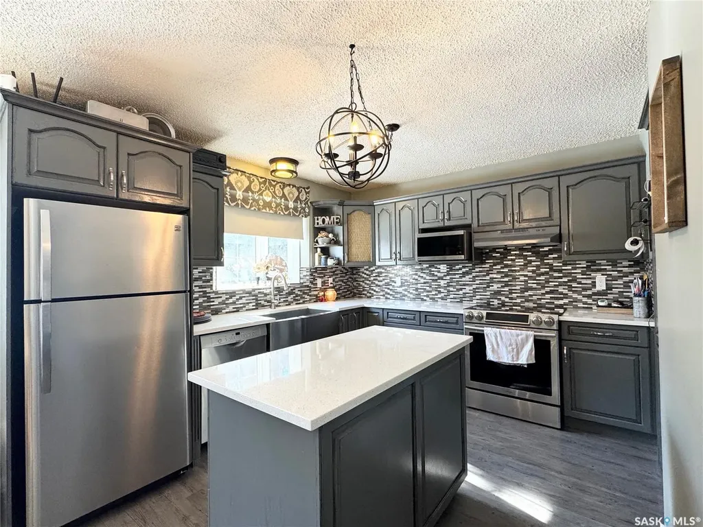 17 4th Avenue E Neilburg SK S0M 2C0