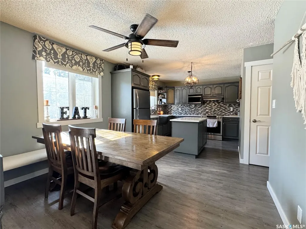 17 4th Avenue E Neilburg SK S0M 2C0