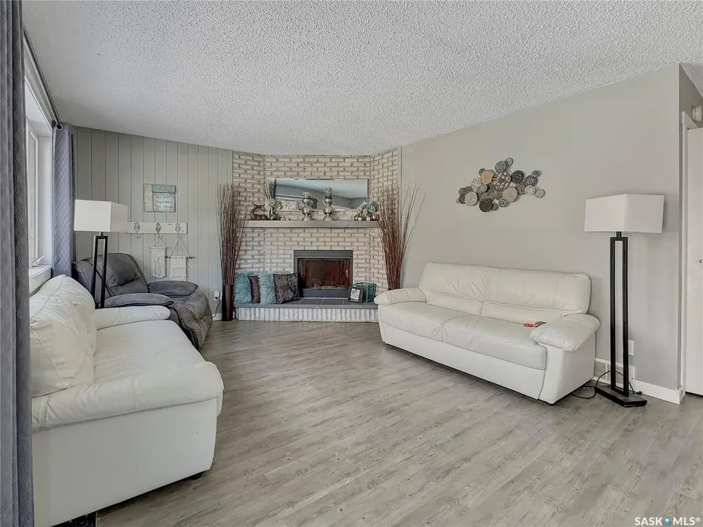 17 4th Avenue E Neilburg SK S0M 2C0