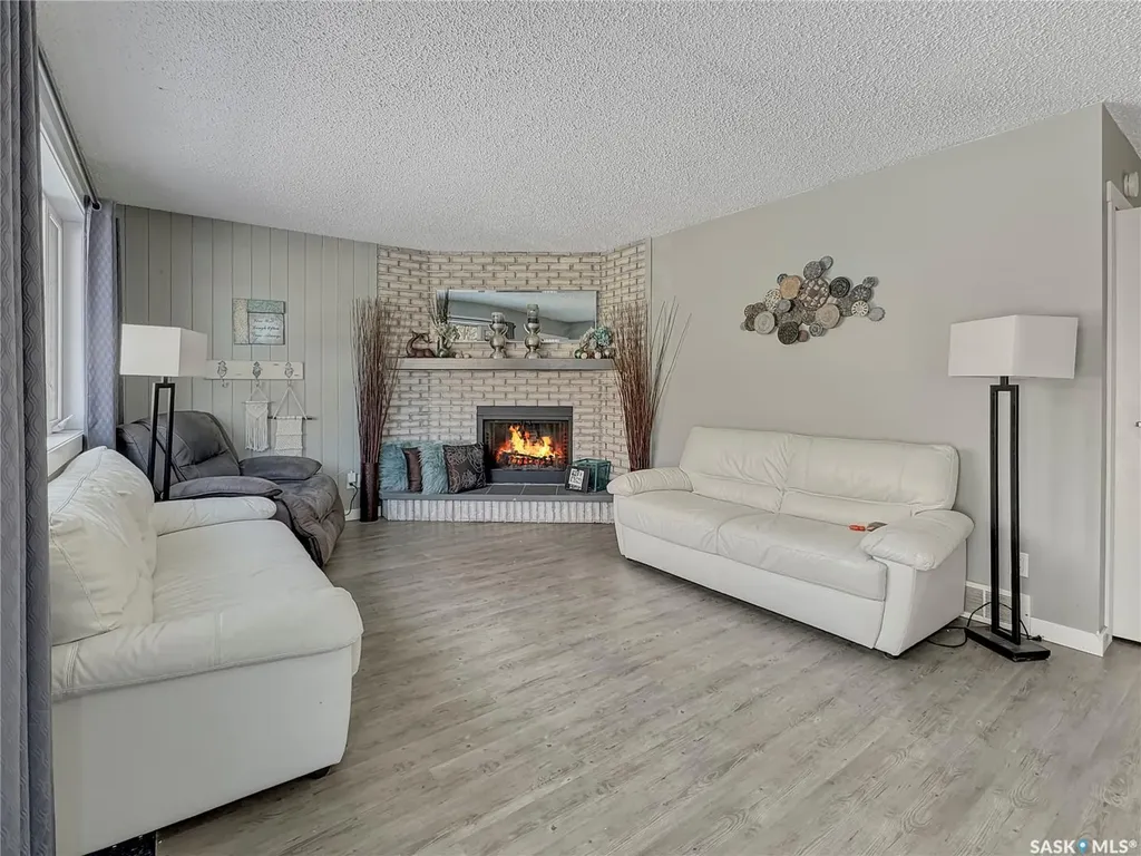 17 4th Avenue E Neilburg SK S0M 2C0
