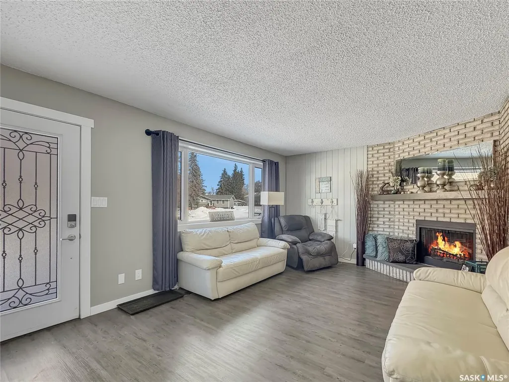 17 4th Avenue E Neilburg SK S0M 2C0