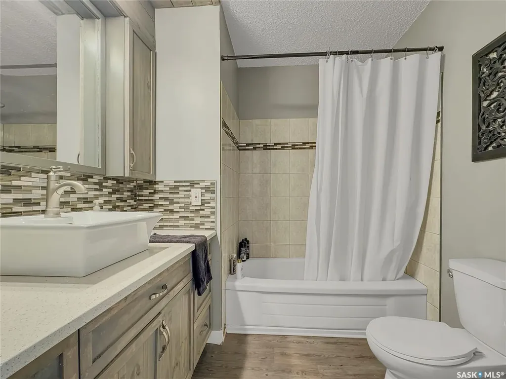 17 4th Avenue E Neilburg SK S0M 2C0