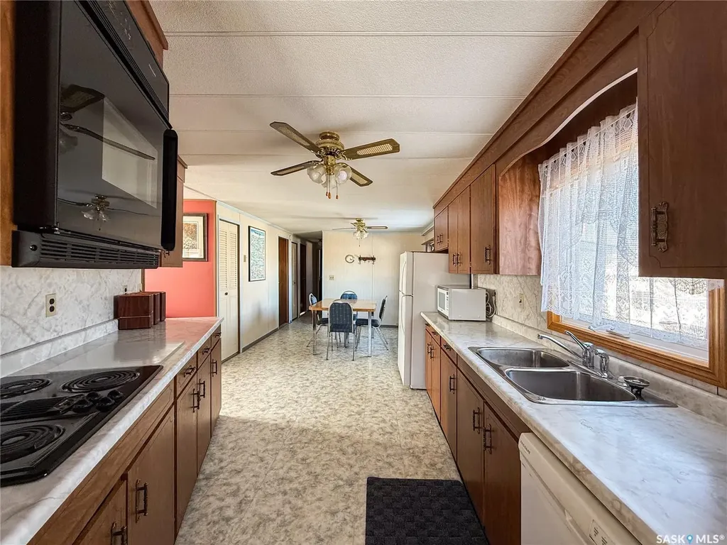 203 4th Avenue Climax SK S0N 0N0