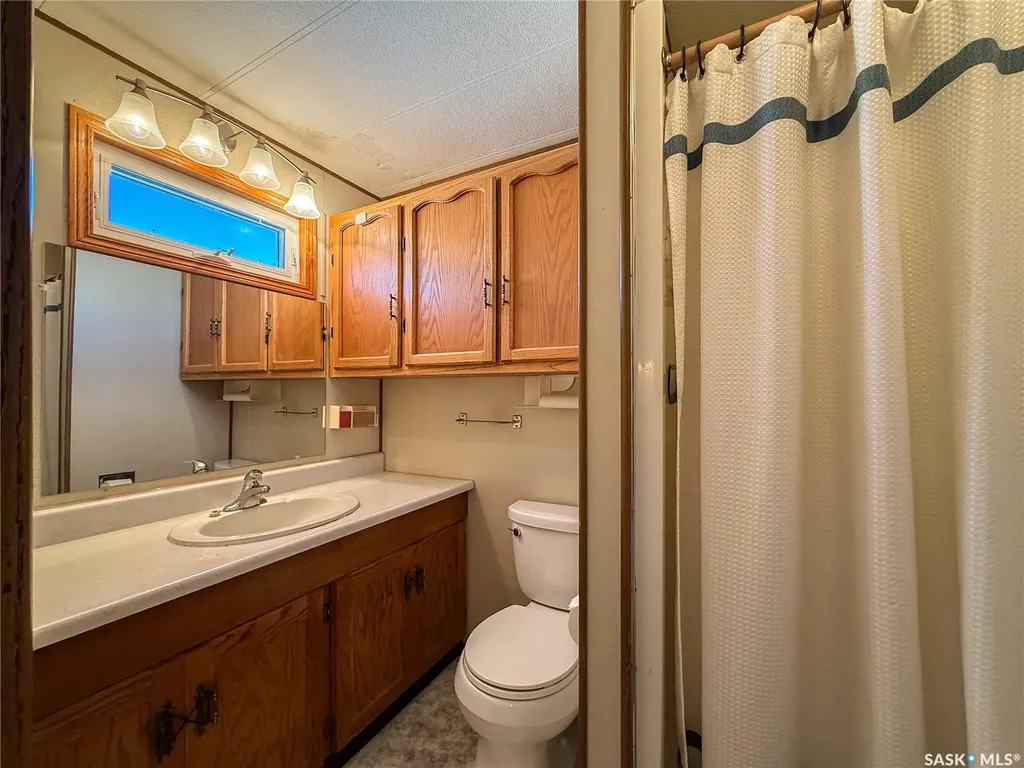203 4th Avenue Climax SK S0N 0N0