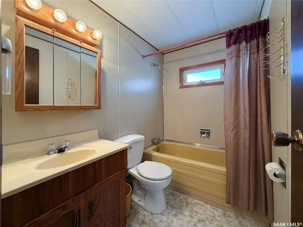203 4th Avenue Climax SK S0N 0N0