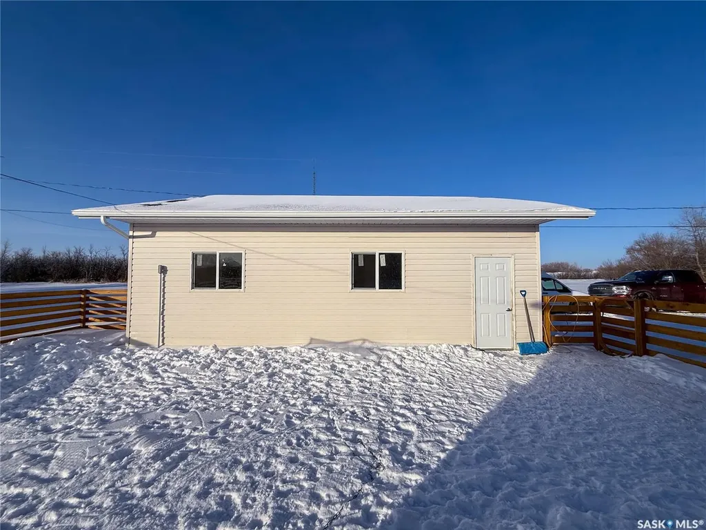 203 4th Avenue Climax SK S0N 0N0