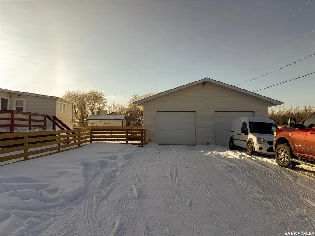 203 4th Avenue Climax SK S0N 0N0